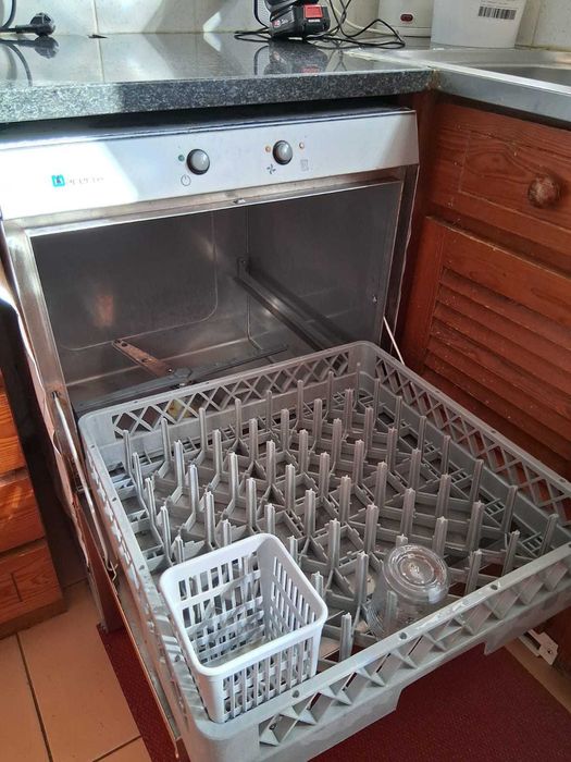 Máquina Lavar Profissional Cozinha - Copos, Talheres e loiça simples