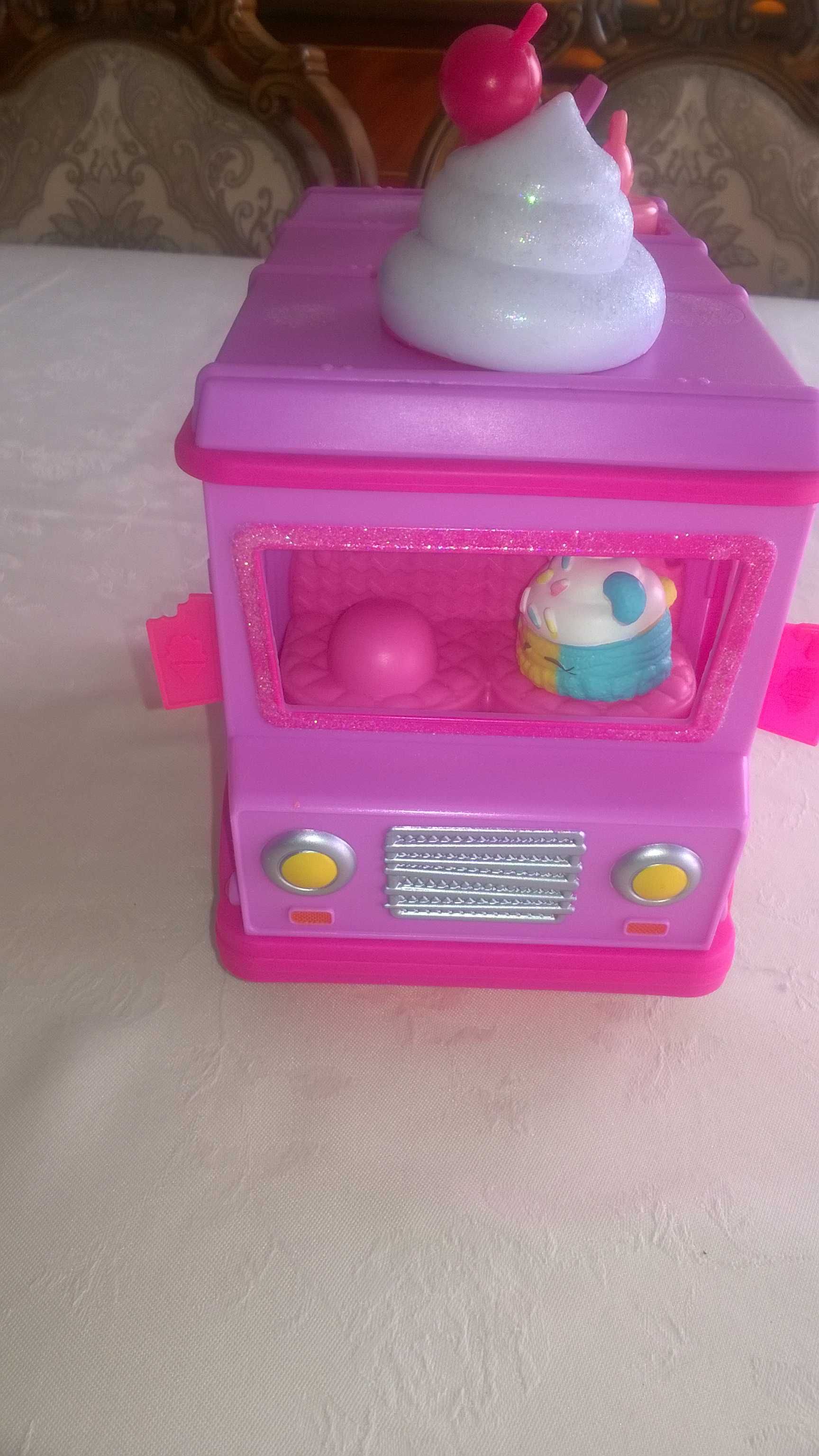 num noms autobus samochód lodziarnia i książeczki