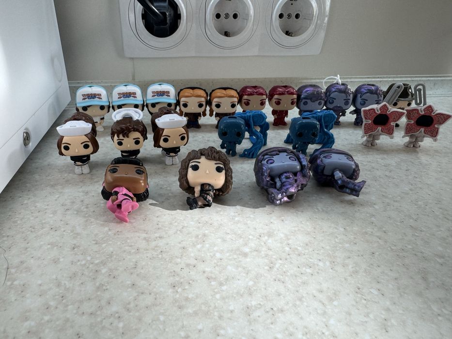 Stranger things kinder joy фигурки