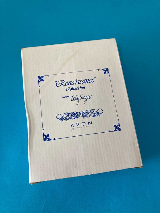 Moldura em cerâmica de parede Renaissance da marca Avon Antiga