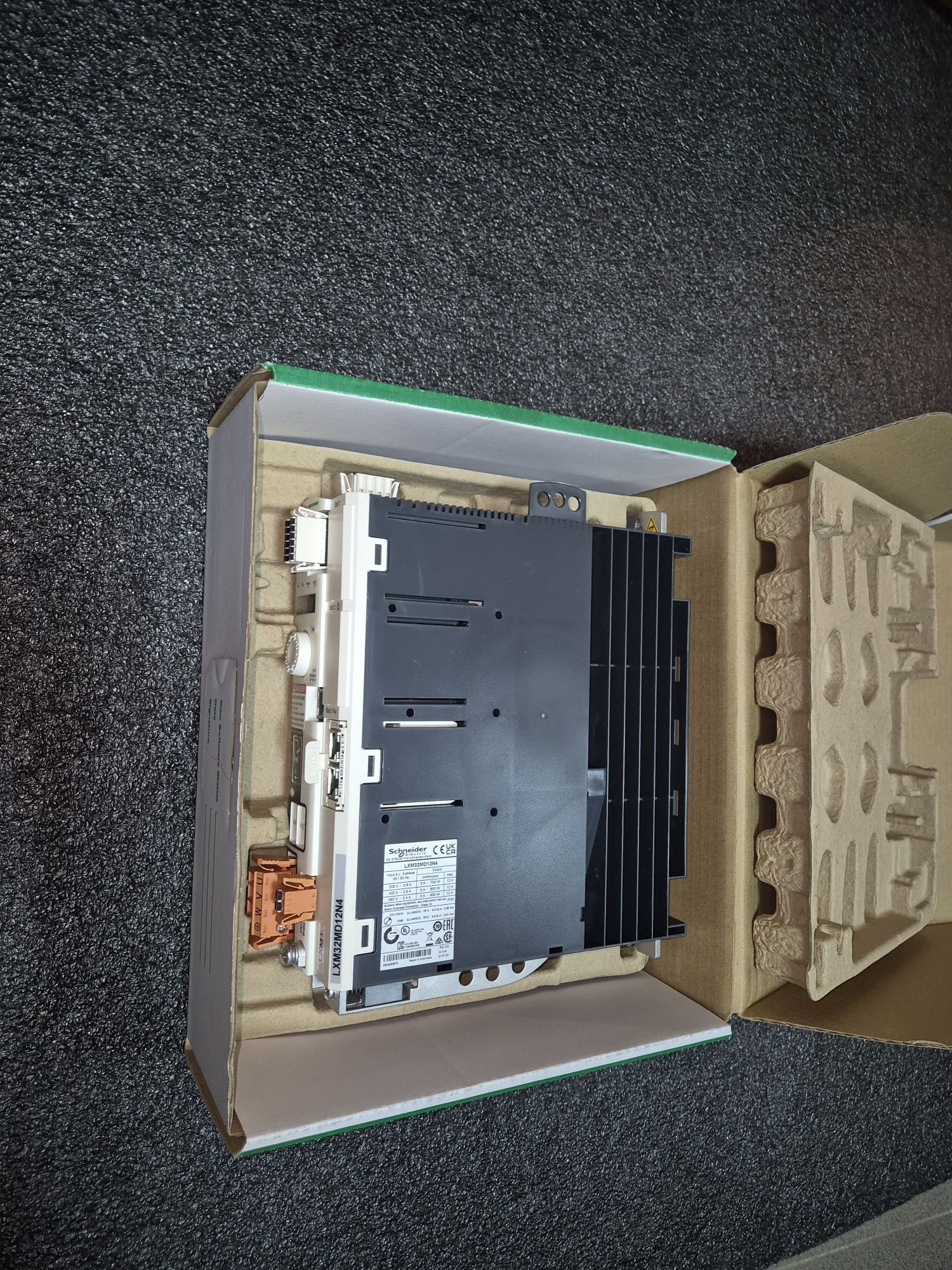 Sterownik silnika Schneider Lexium LXM32MD12N4