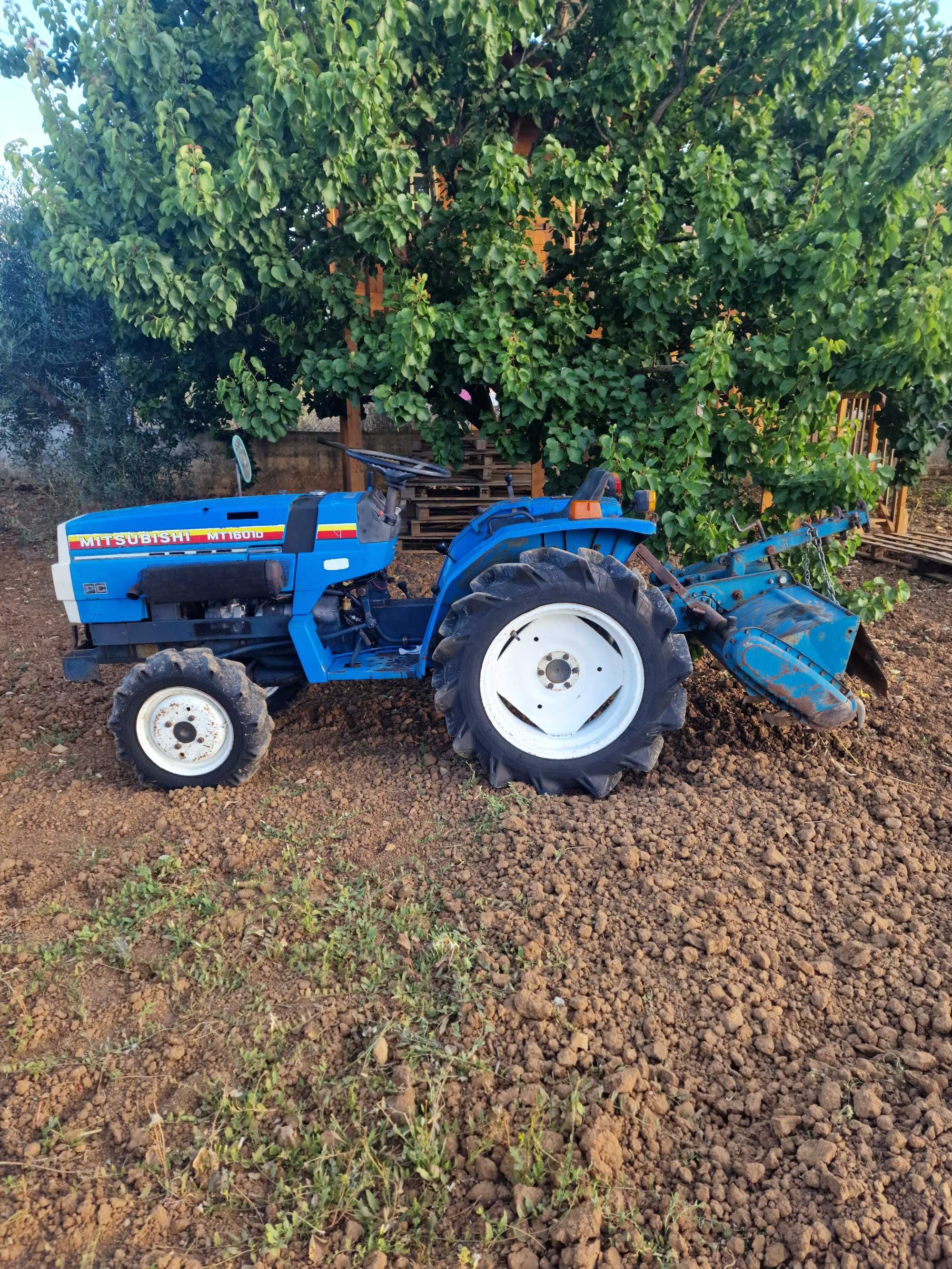Trator Mitsubishi 4x4 MT 1601 D