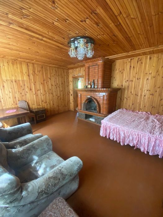 Чудовий дачний будинок.