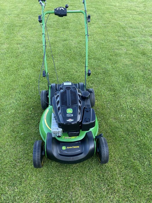 Profesjonalna kosiarka JOHN DEERE JS63V