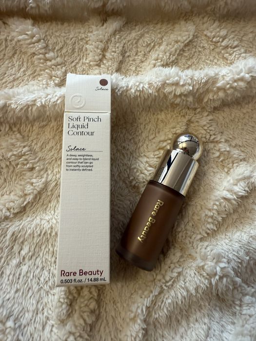 Rare beauty bronzer w płynie Soft Pinch Liquid Contour solance