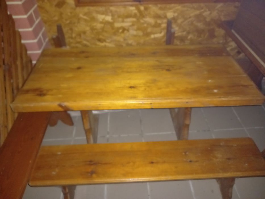 Продаю комплект стол та дві лавки з дереваа