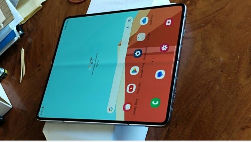 Samsung Fold 5(SM-F946B/DS) "Live Demo Unit" - нет мобильной сети.