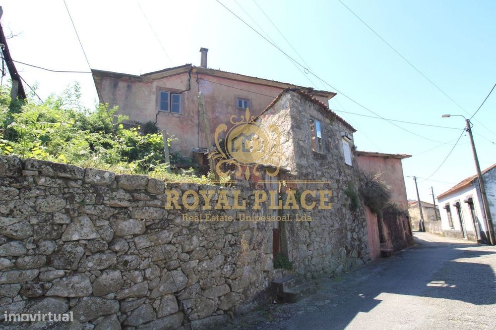 Moradia com terreno vista para o Rio Douro, em Vila Nova de Gaia
