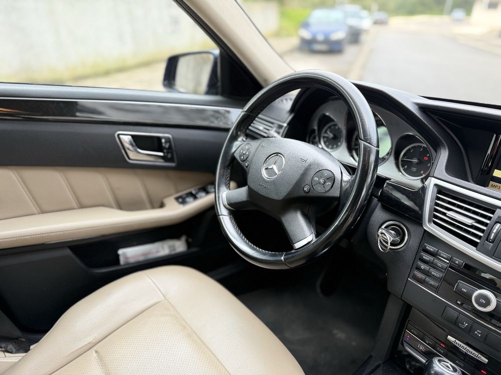 Mercedes-Benz E 220 CDi Avantgarde BlueEfficiency Auto.