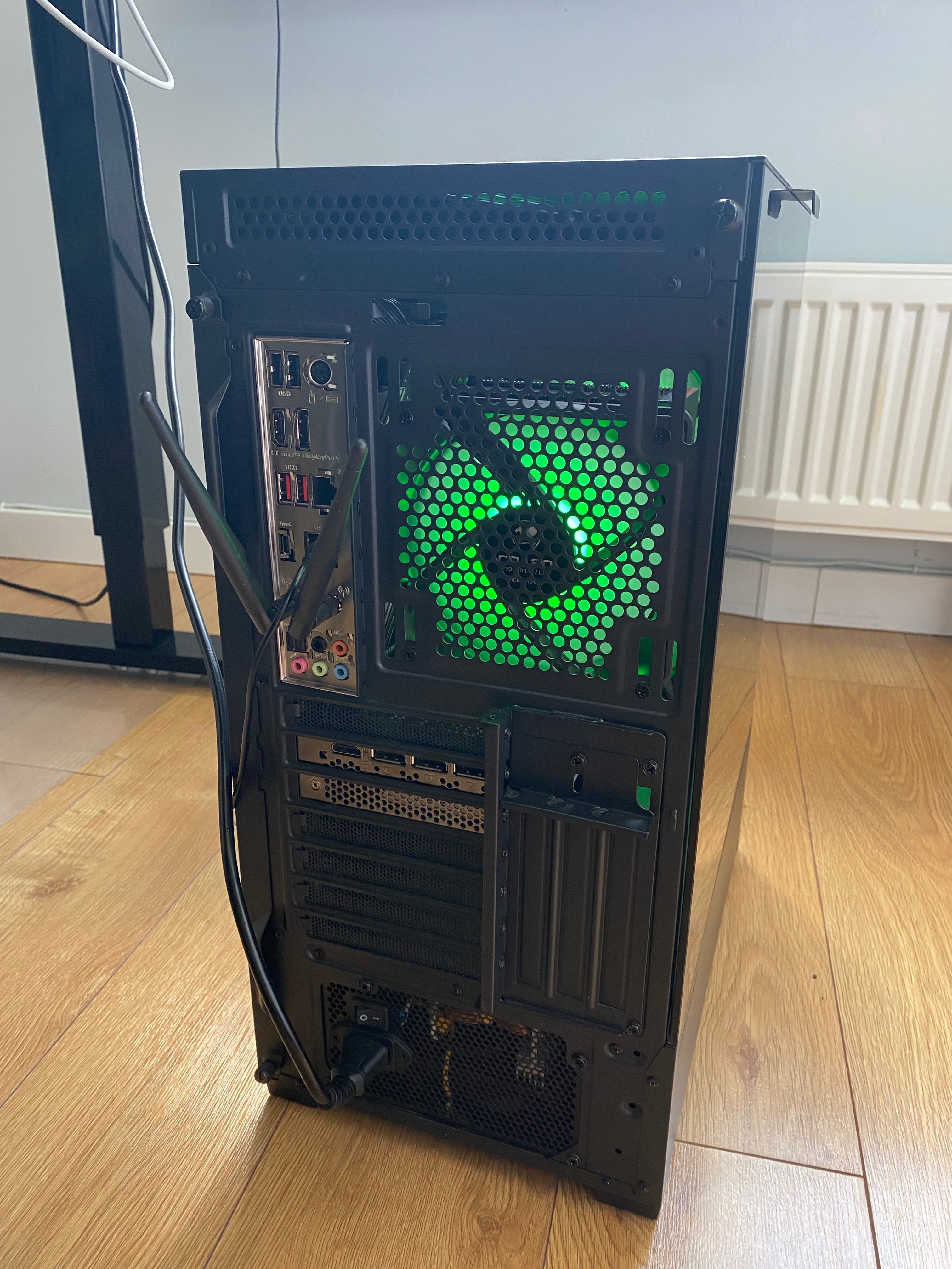 Ігровий компʼютер з професійною ігровою мишкою і клавіатурою RAZER