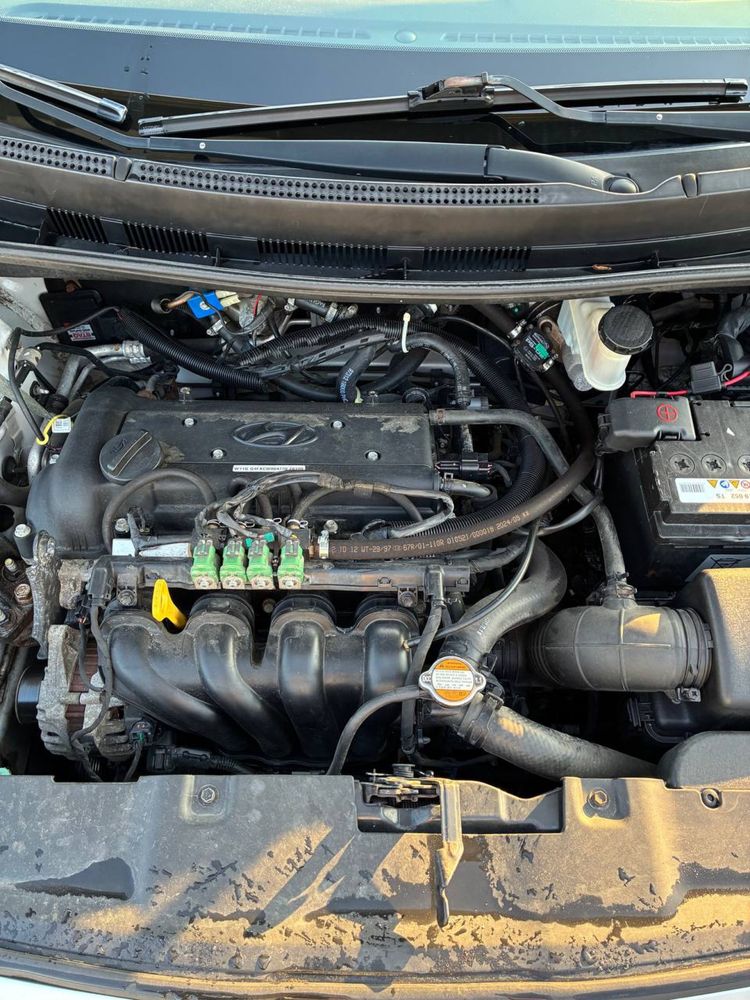 HYUNDAI Accent 1.4  2012  газ/бензин