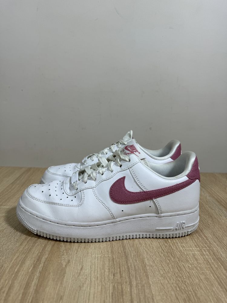 Nike Air Force 1 07 białe różowe sneakersy 39 damskie sportowe buty