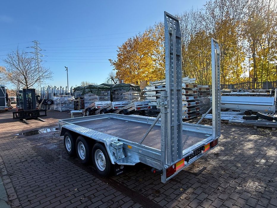 Niewiadów Przyczepa do przewozu sprzętu budowlanego Niewiadów K4035 400x190cm  3500kg 3 osie pod koparke koparka walec MOTOMUS  Przyczepa do przewozu sprzętu budowlanego Niewiadów K4035 400x190cm