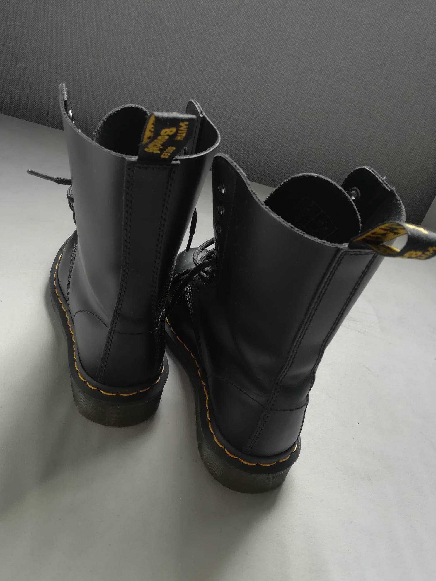 Dr. Martens Originals 1490 10 Eye Boot_36