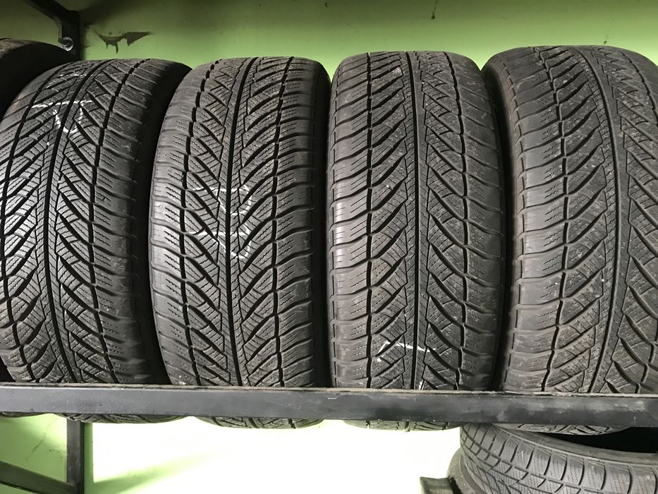 245/45/18. Гудіер