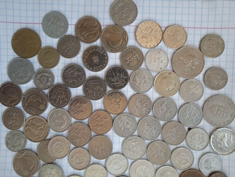 Монеты мира 93 штуки