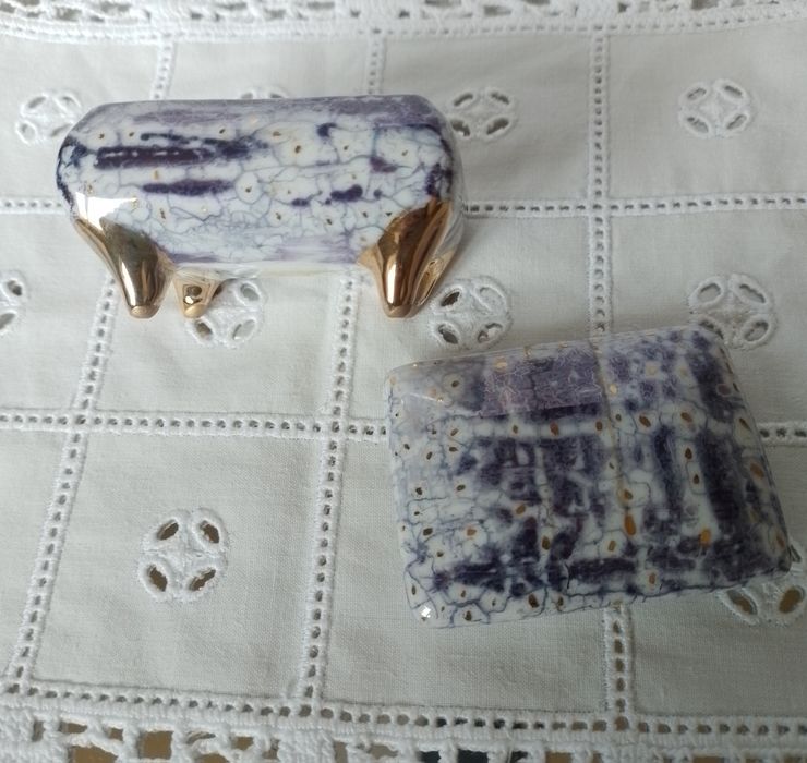 Caixa em porcelana pintada à mão