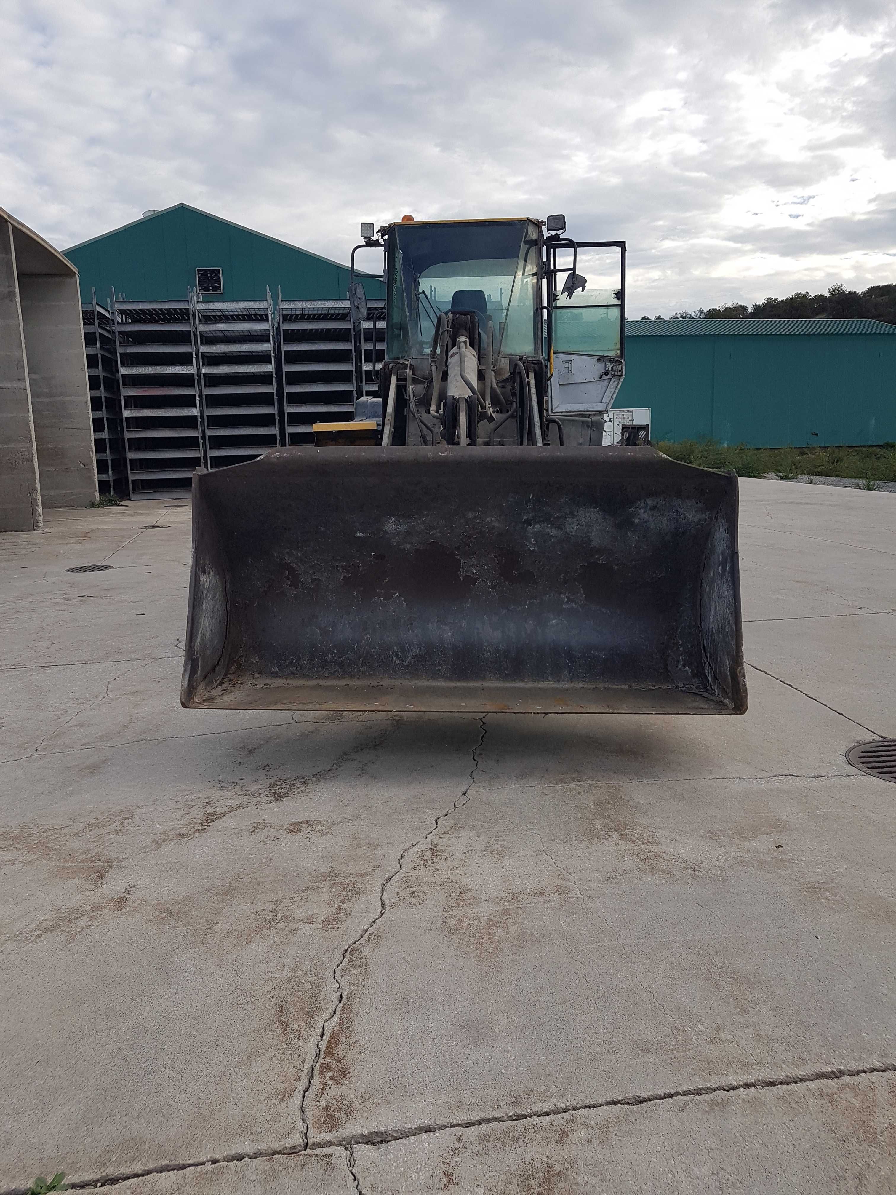 Pá carregadora KOMATSU WA250PT