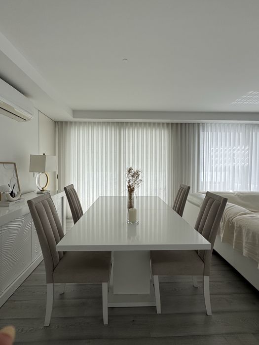 Mesa Retangular Extensível 8 Lugares – Design Francês com LEDs