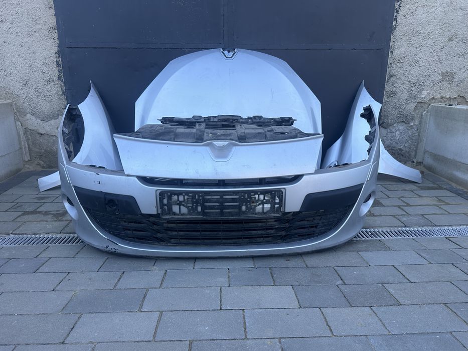 Бампер передний Renault Megan 3