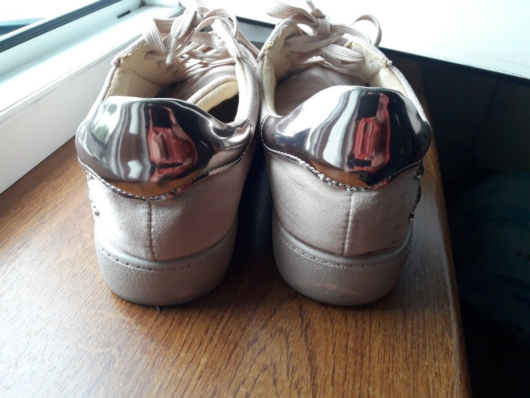 Buty - złote buty