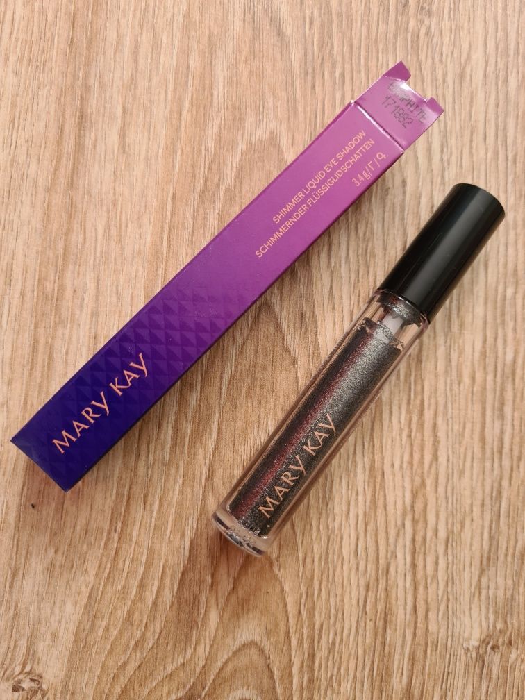 Mary Kay Shimmer Liquid Eye Shadow, brokatowy cień do oczu w płynie.