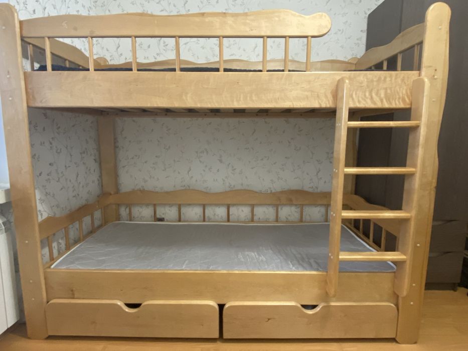 Ліжко двох ярусне