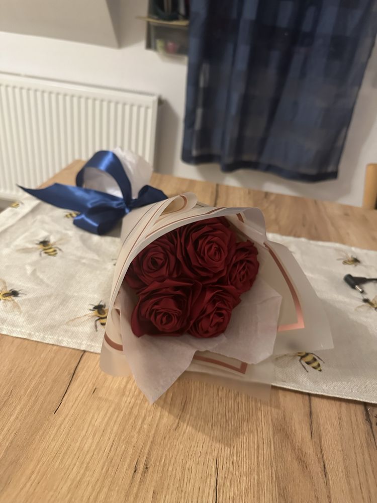 Bukiet 5  róż ze wstążki