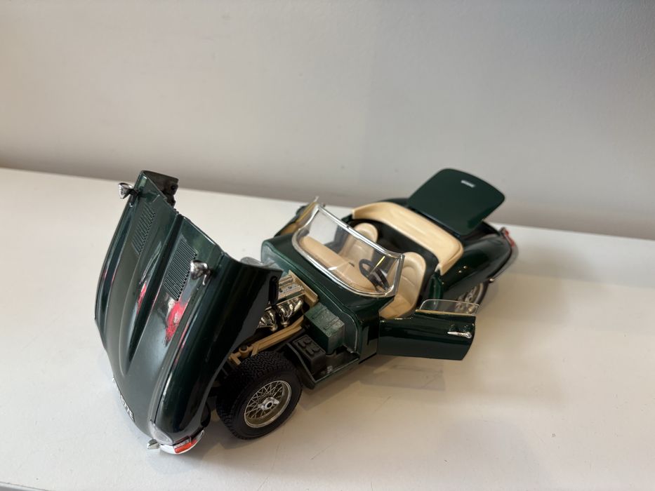 Model Jaguar E Type 1:18 BBurago Burago (maisto welly)