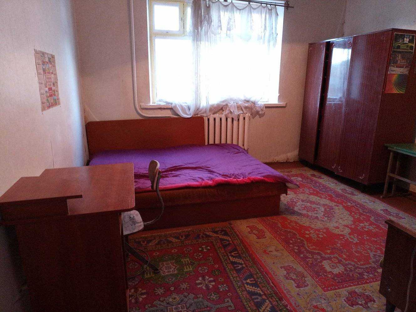 Здам окрему кімнату у двоповерховому будинку .Майже в центрі міста