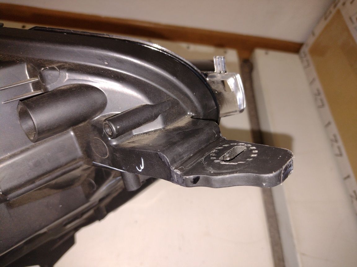 Ford Ecosport II lift 17-22 - Reflektor lewy Xenon kpl. EUR