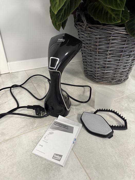 Parownica reczna do ubrań Beko STM 4116 B