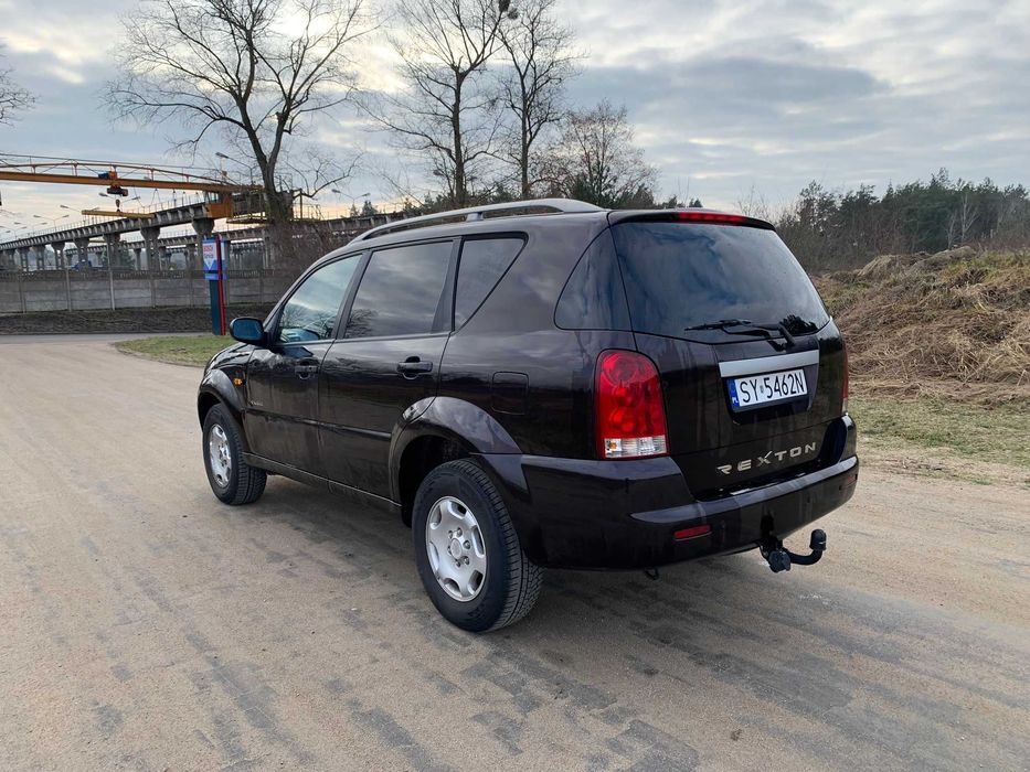 SsangYong Rexton 4x4 * 3,5 T hak * silnik 3.2 pancerny Mercedes