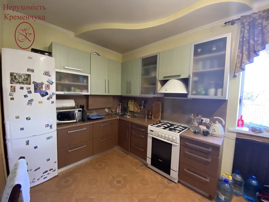 Продаж / Будинок / передмістя/ Сертифікат