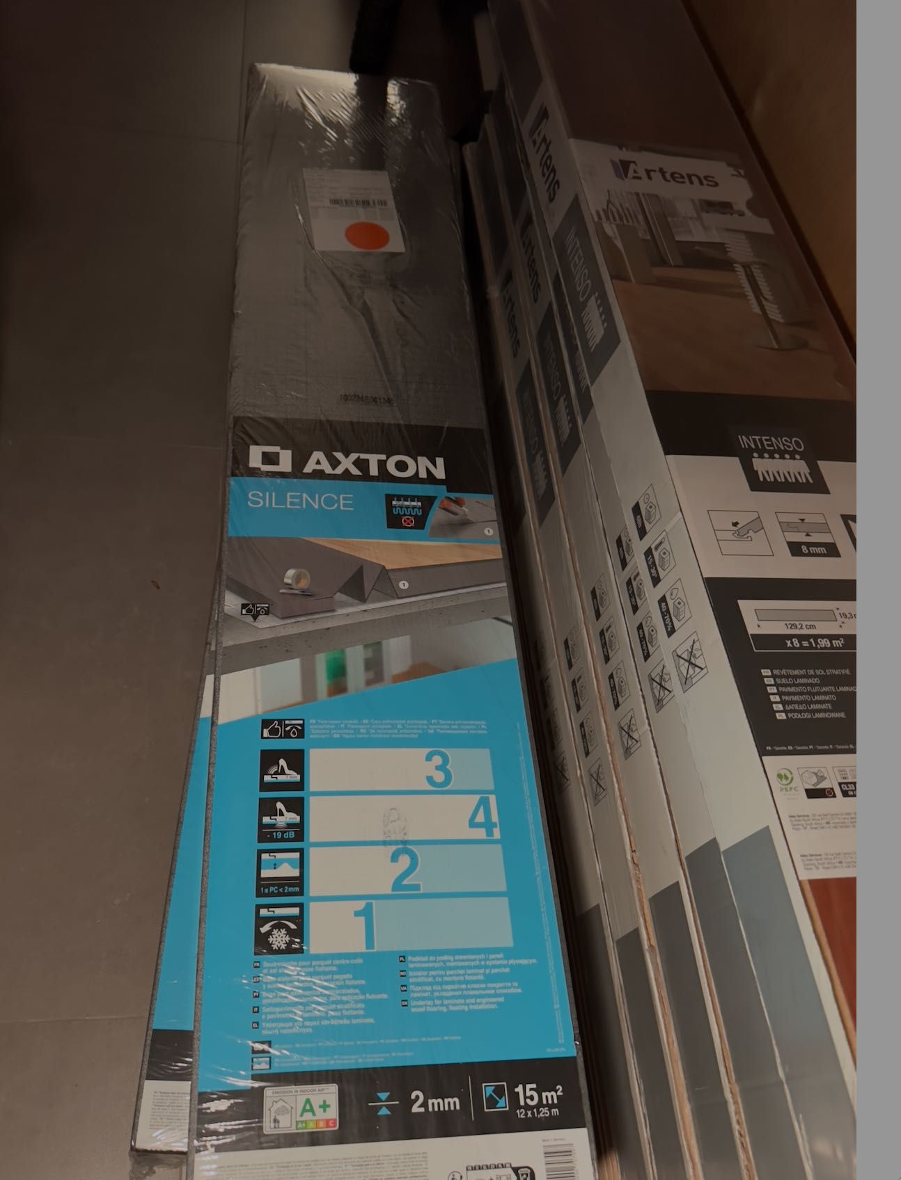 Pavimento laminado Tavira intenso 8 mm Artens +Base AXTON +Fit Adesiva