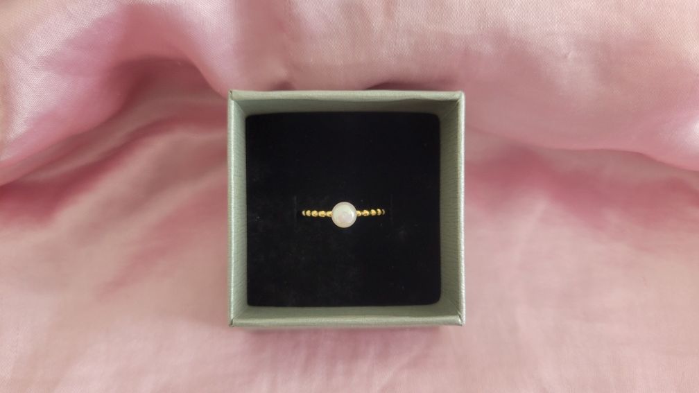 Anel de Aço Inoxidável Ajustável Dourado com Pedra Branca
