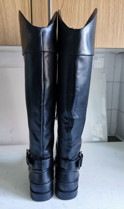 Продам сапоги Zara 39 размера( эко кожа) на узкую  и среднюю ногу