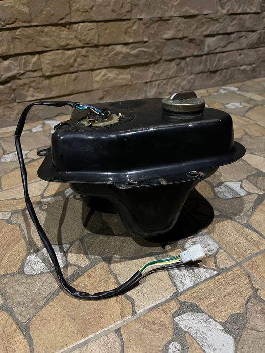 продам бензобак на скутер