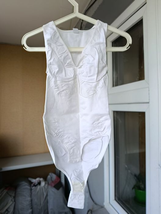 Стягуюче боді, корегуюча білизна