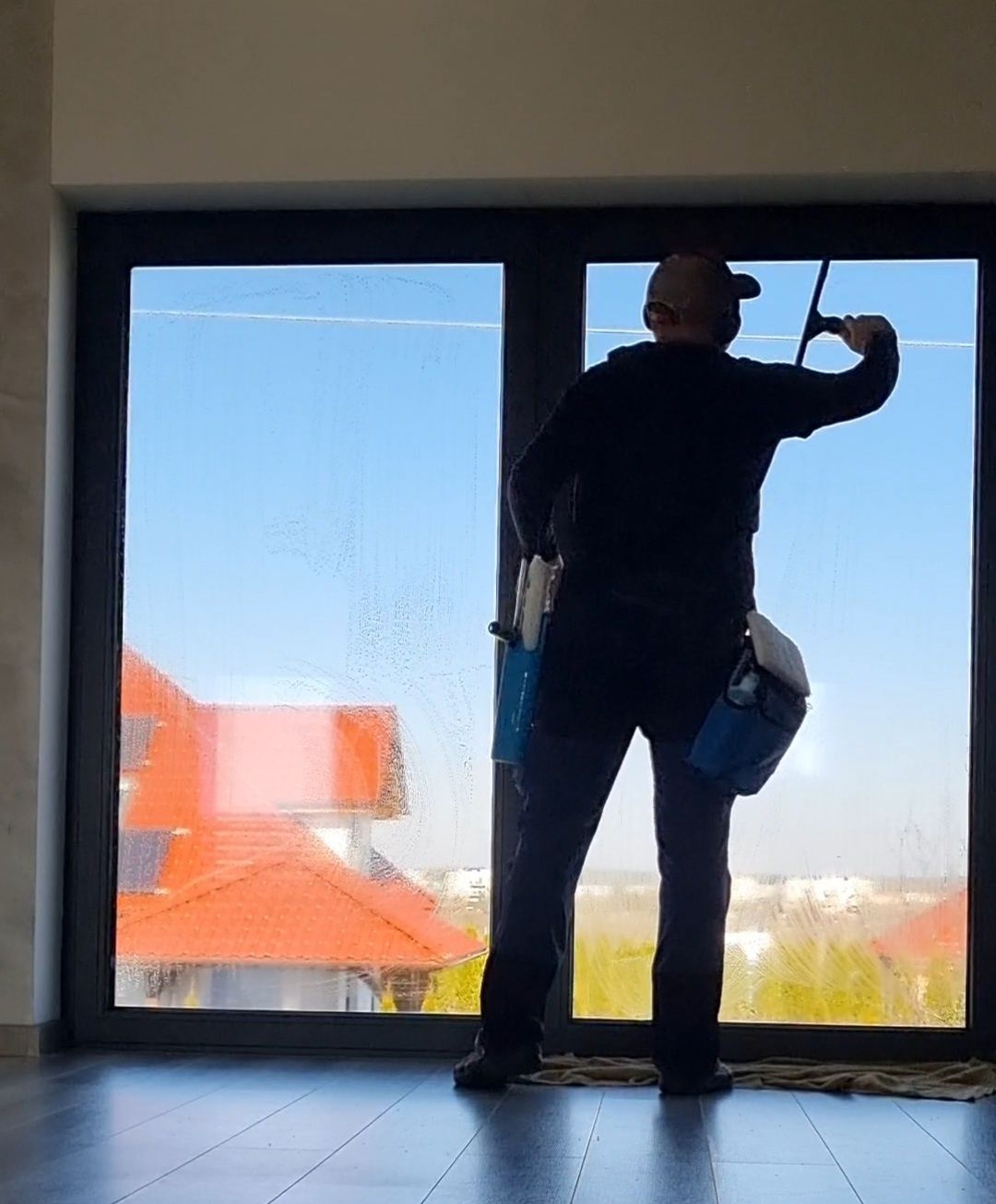 Mycie okien oraz paneli fotowoltaicznych