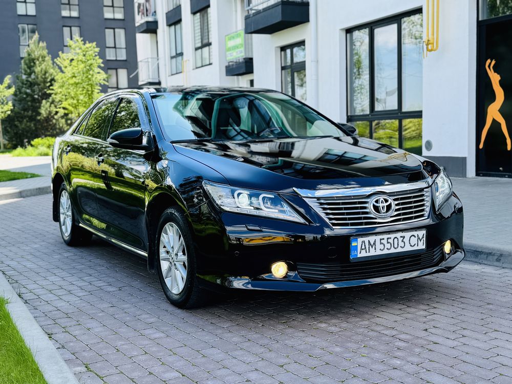 Продам Toyota Camry 2013 рік 2.5 Бензин в хорошому стані!