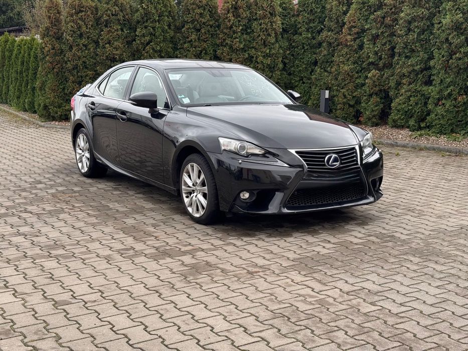 Lexus IS