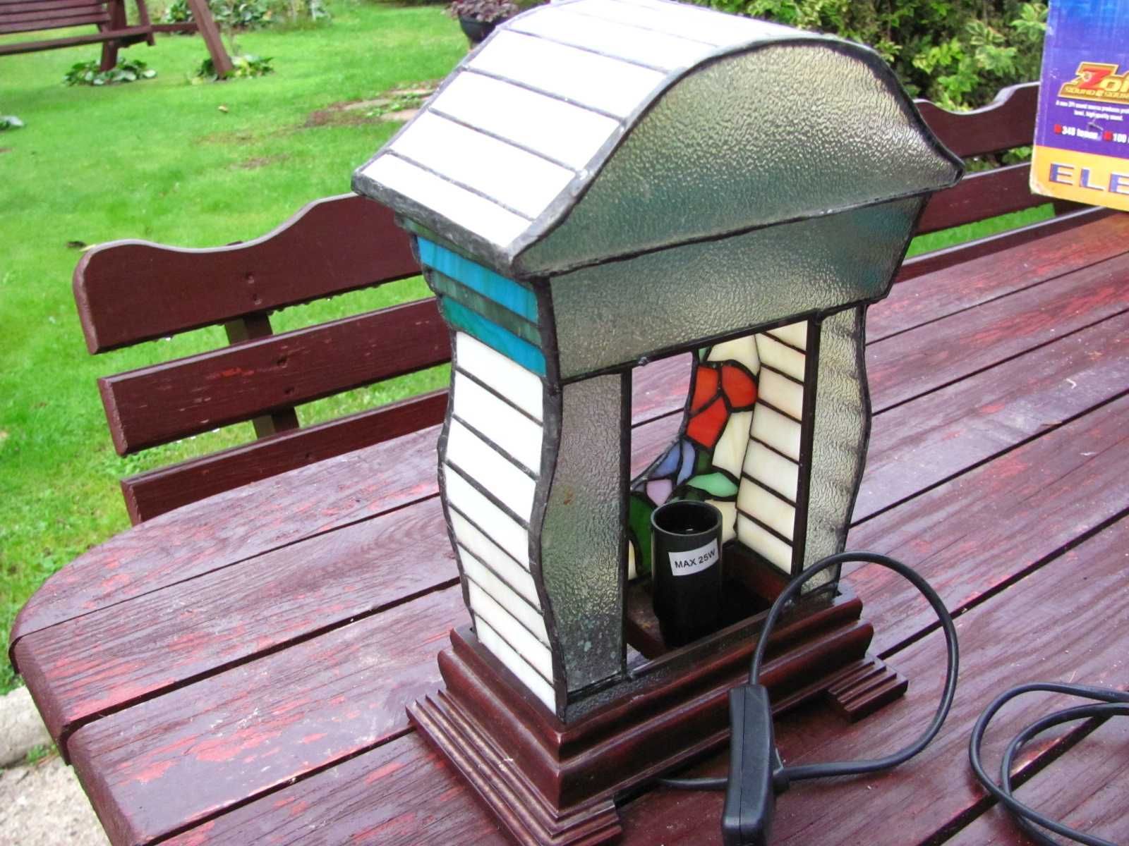 Ładna stojąca Lampa lampka witrażowa domek