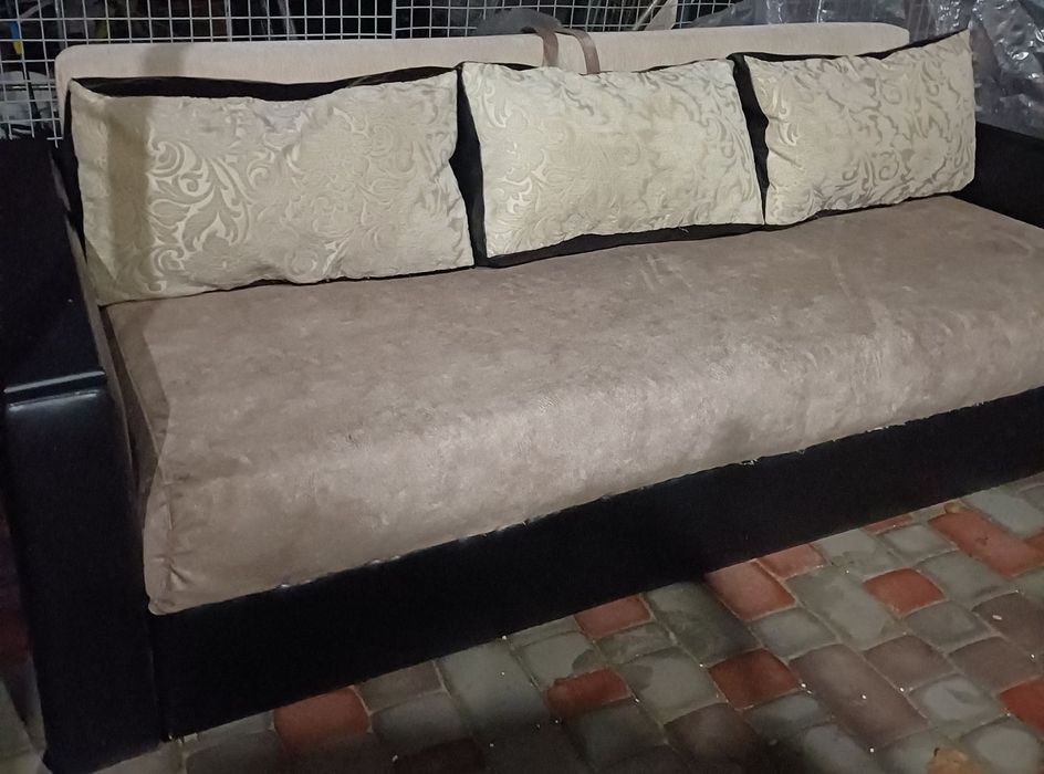 Продам диван еврокнижку .
