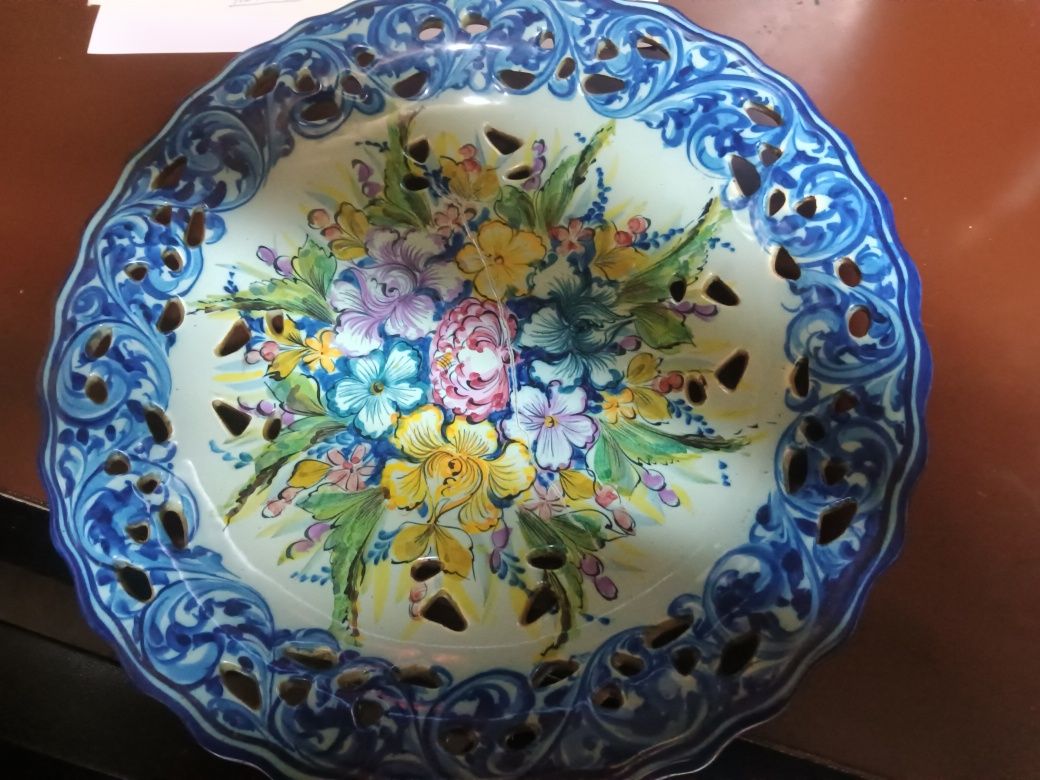 Vendo pratos decorativos.