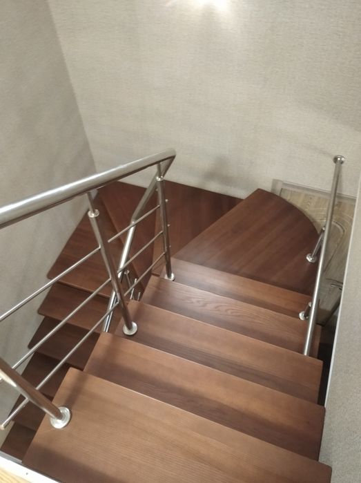 Сходи металеві перила нержавійка ковка метал скло дерев'яні ступені