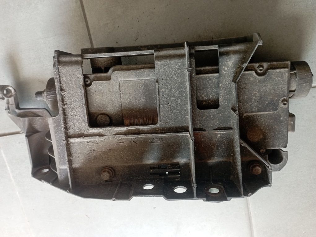 Hamulec ręczny renault scenic ll 1.6 bezyna rok 05