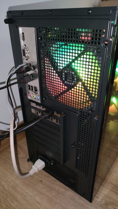 PC RGB gry Intel i5 12400f 6/12 DDR4 16GB RX7600 8GB 550w Win11 WIFI