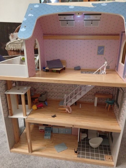 Domek dla lalek z Lidla + ubrania super + gra+ książki