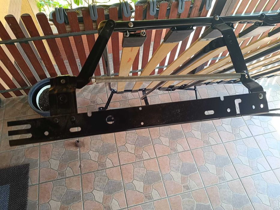 Łóżko polowe - wkład z rozkładanego tapczanu, sofy